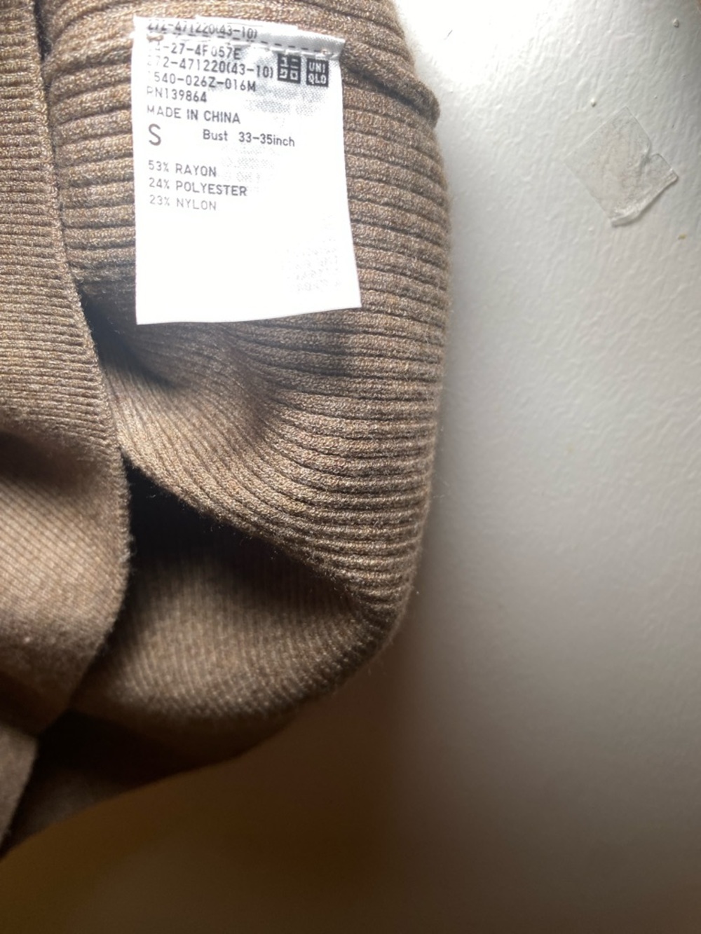 Uniqlo Brown V-Neck Collared Ribbed Sweater - Picture 4 of 5